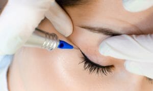 permanent eyeliner application